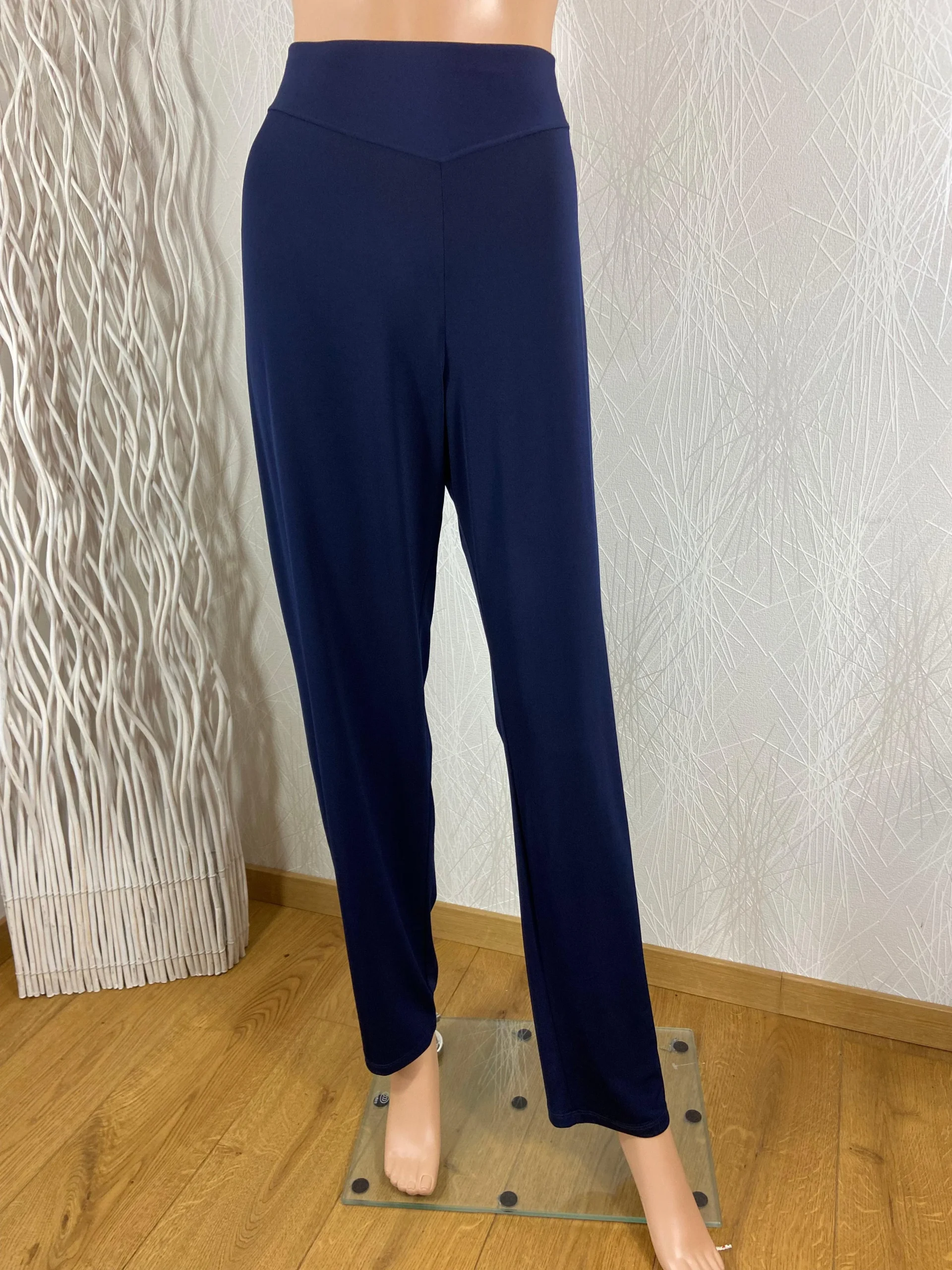 Pantalon fluide bleu marine taille haute élastique Nayat – Image 2