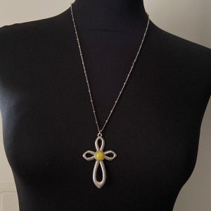 Collier long pendentif croix plaqué argent pierre semi précieuse jaune Shabada