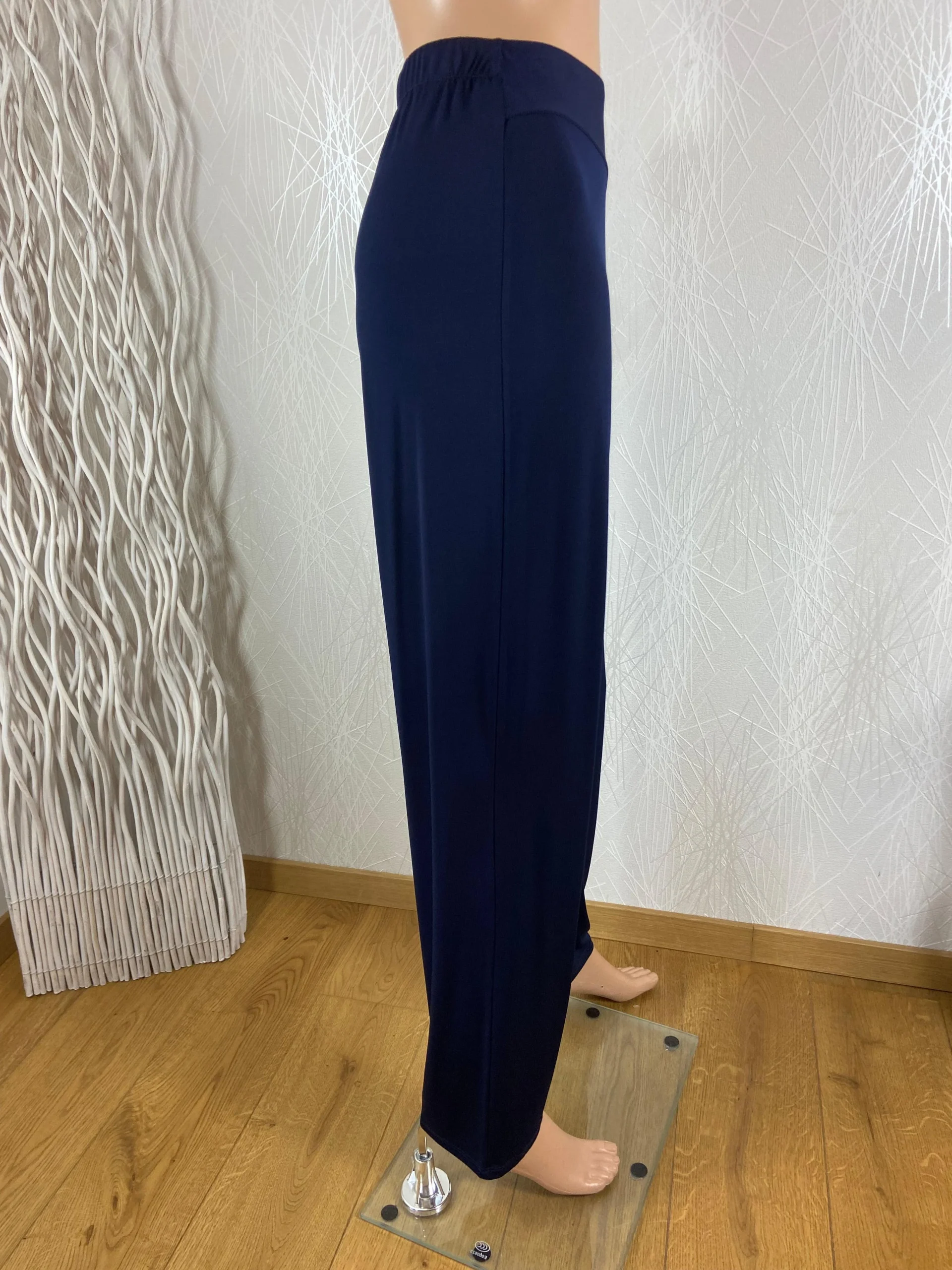 Pantalon fluide bleu marine taille haute élastique Nayat – Image 4
