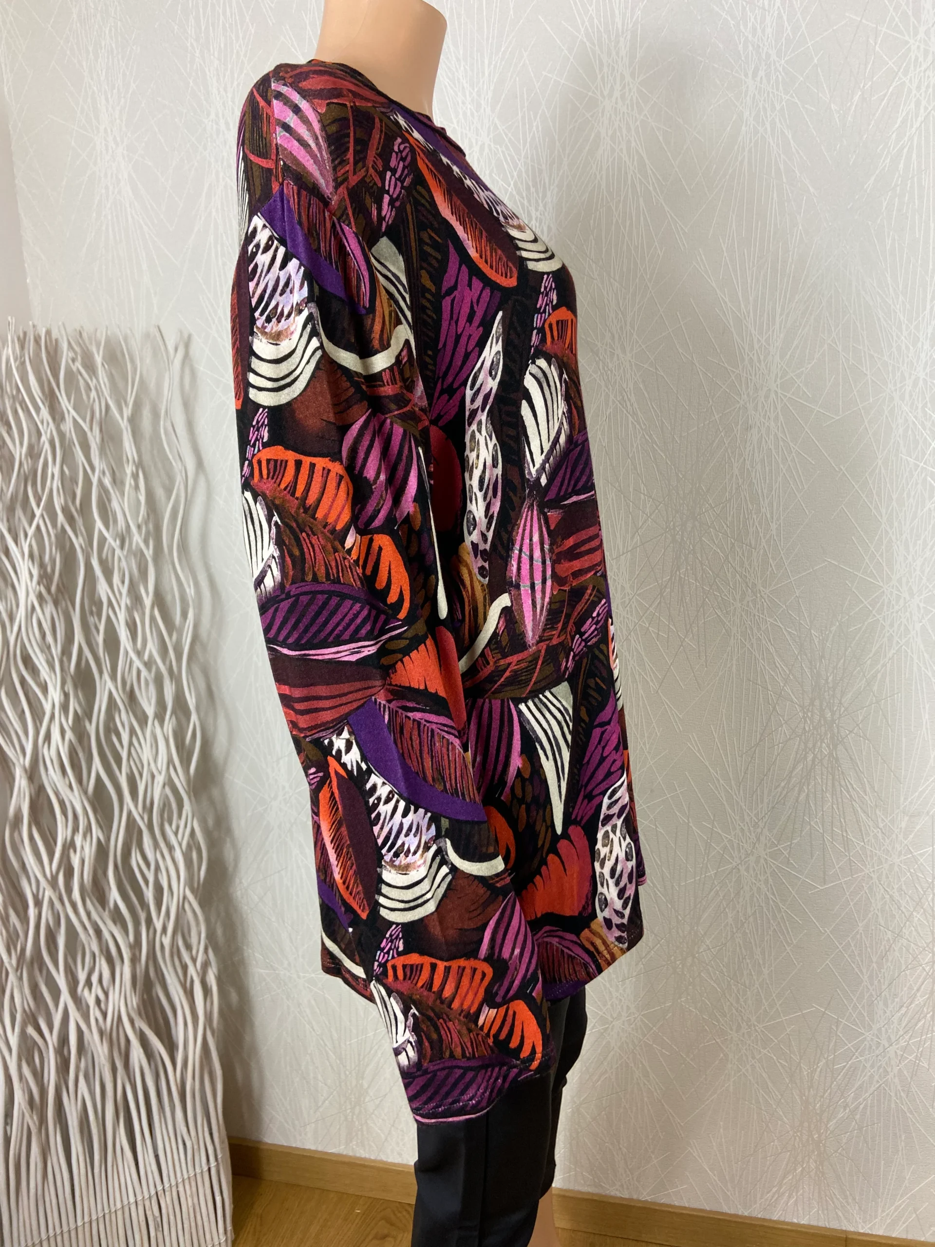 Blouse multicolore ras du cou manches longues coupe droite Gévana – Image 3