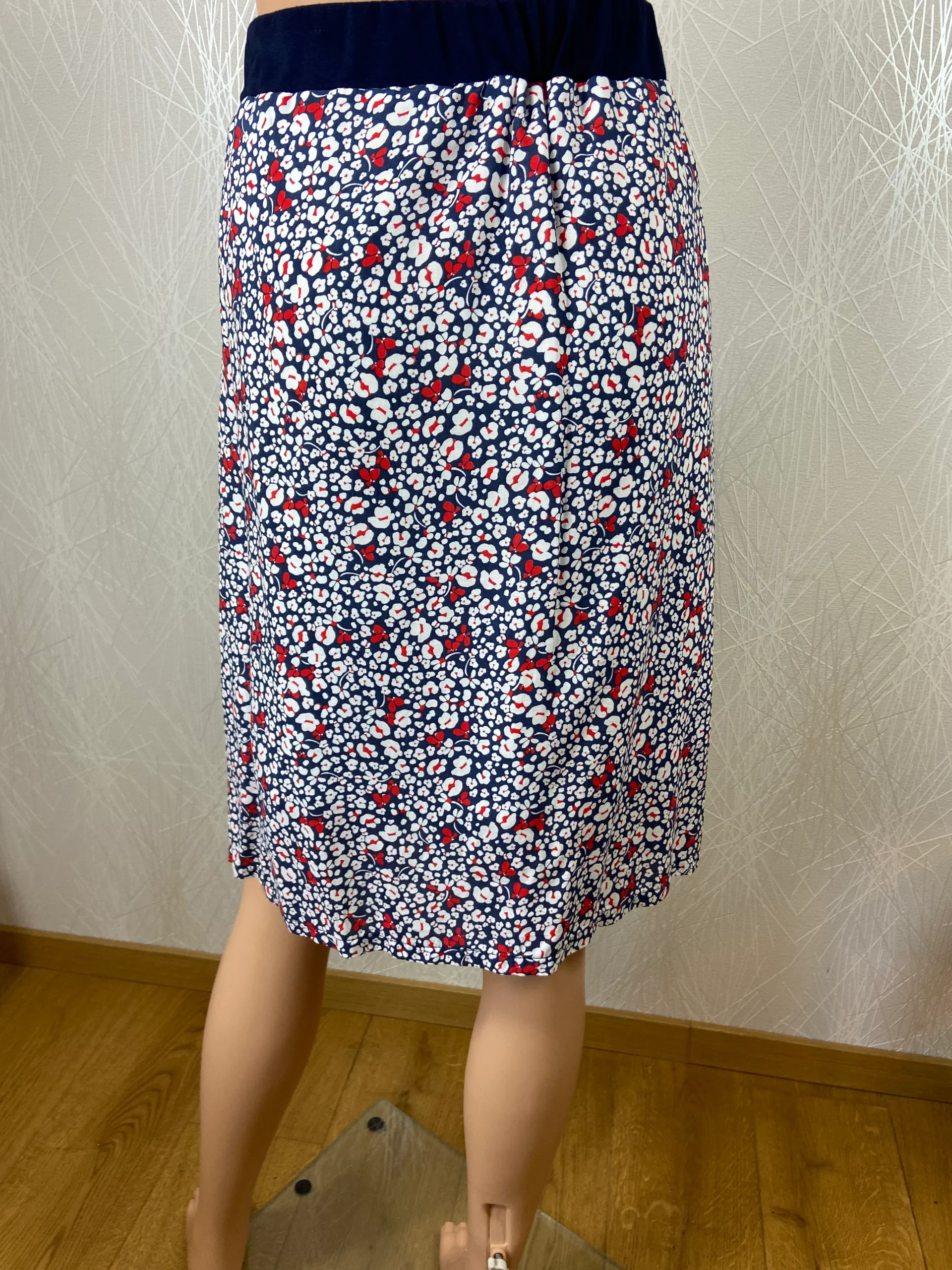 Jupe doublée à motif de fleurs taille haute élastique Lili & Caroline – Image 4