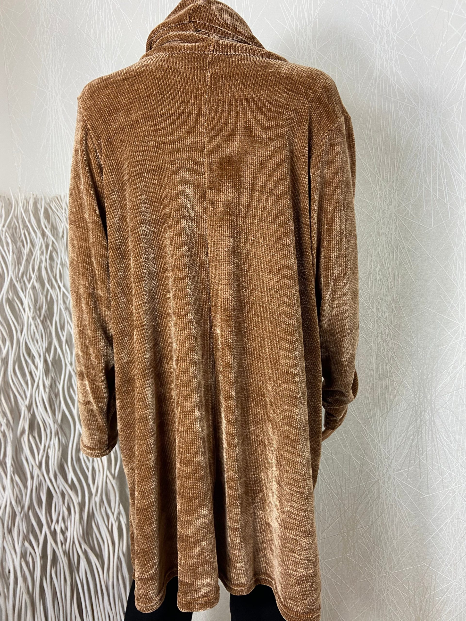 Pull long ample velours côtelé marron fluide grande taille Edmond Boublil – Image 4