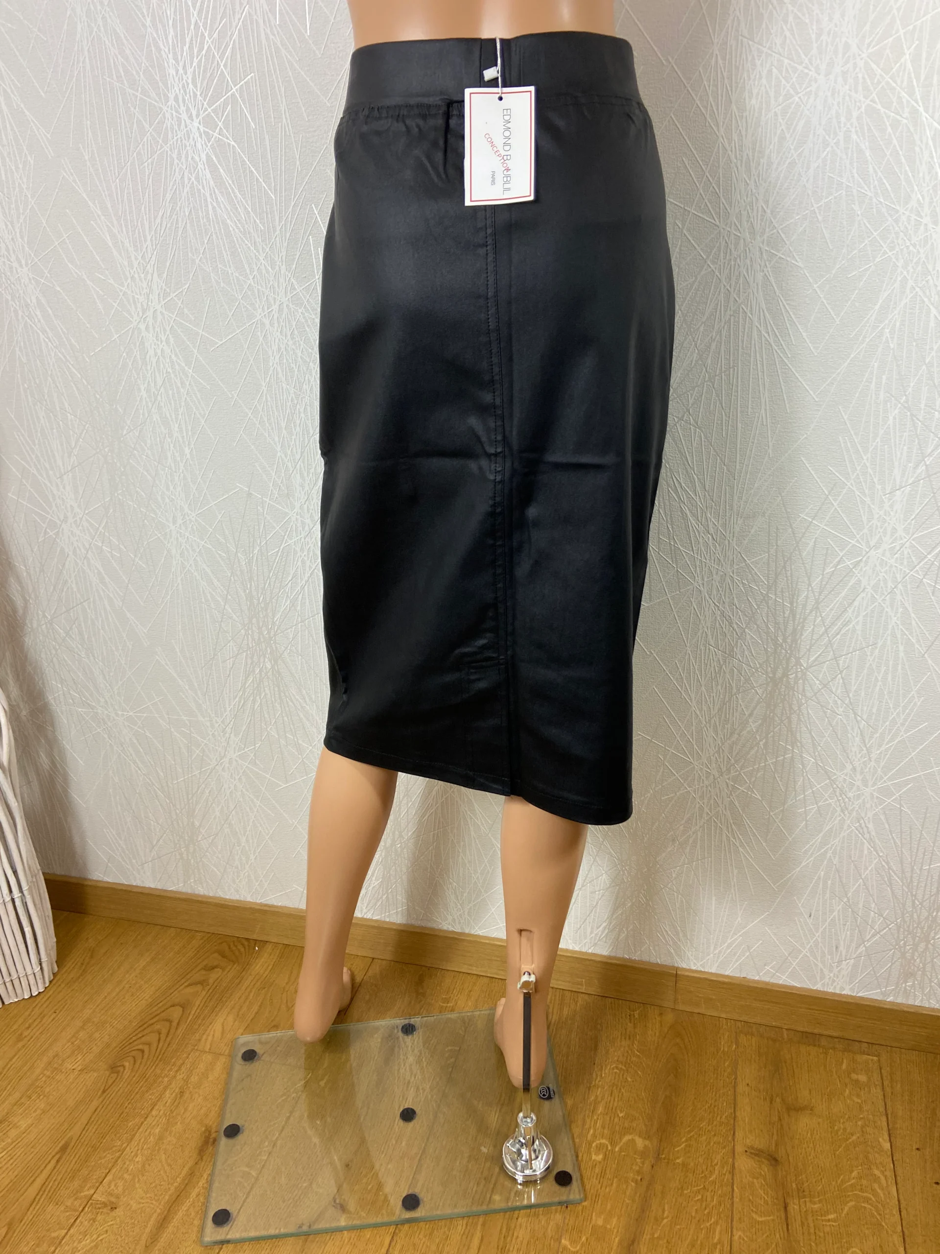 Jupe noire midi effet cuir taille haute élastique Edmond Boublil – Image 4