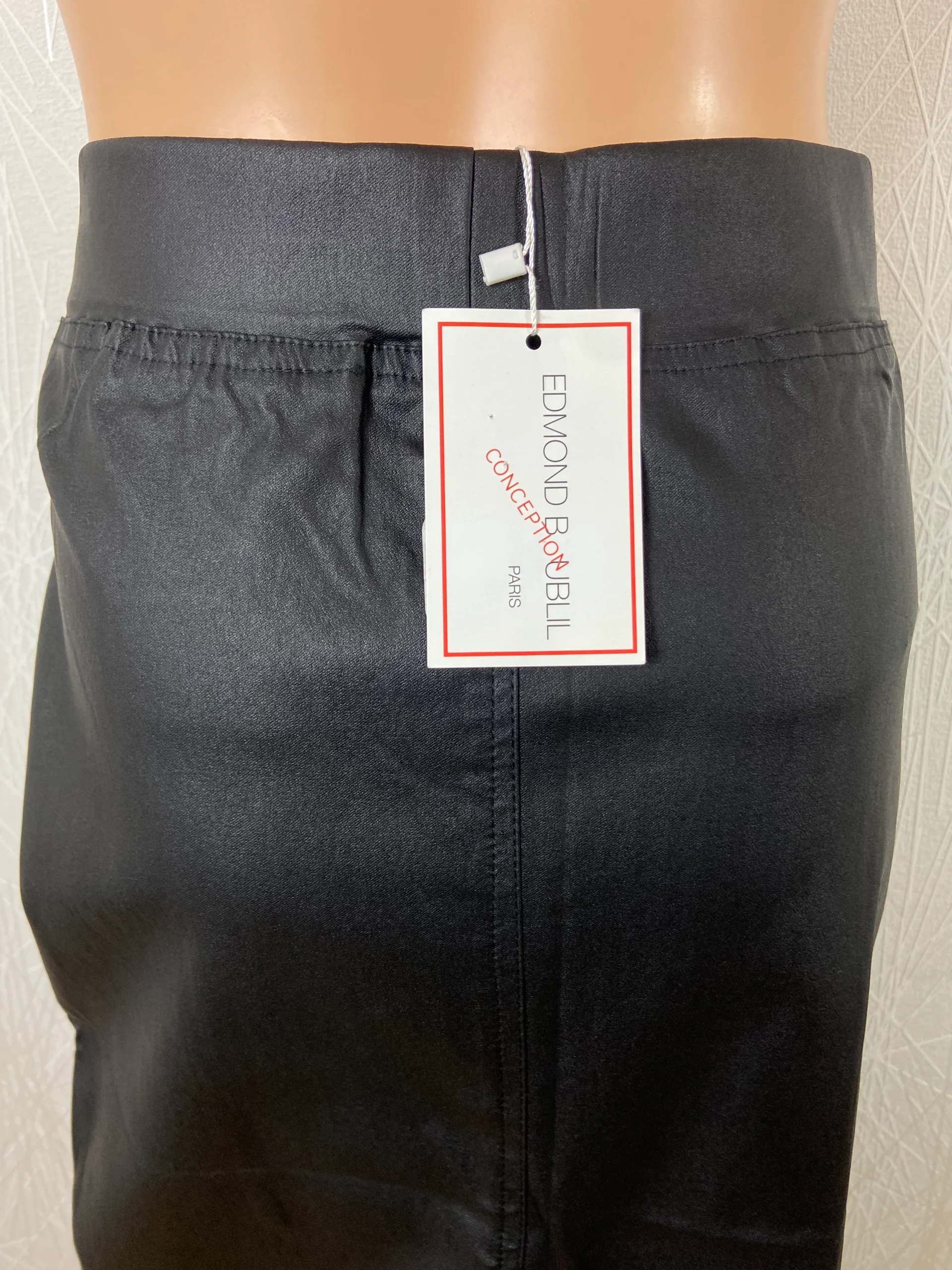 Jupe noire midi effet cuir taille haute élastique Edmond Boublil – Image 5