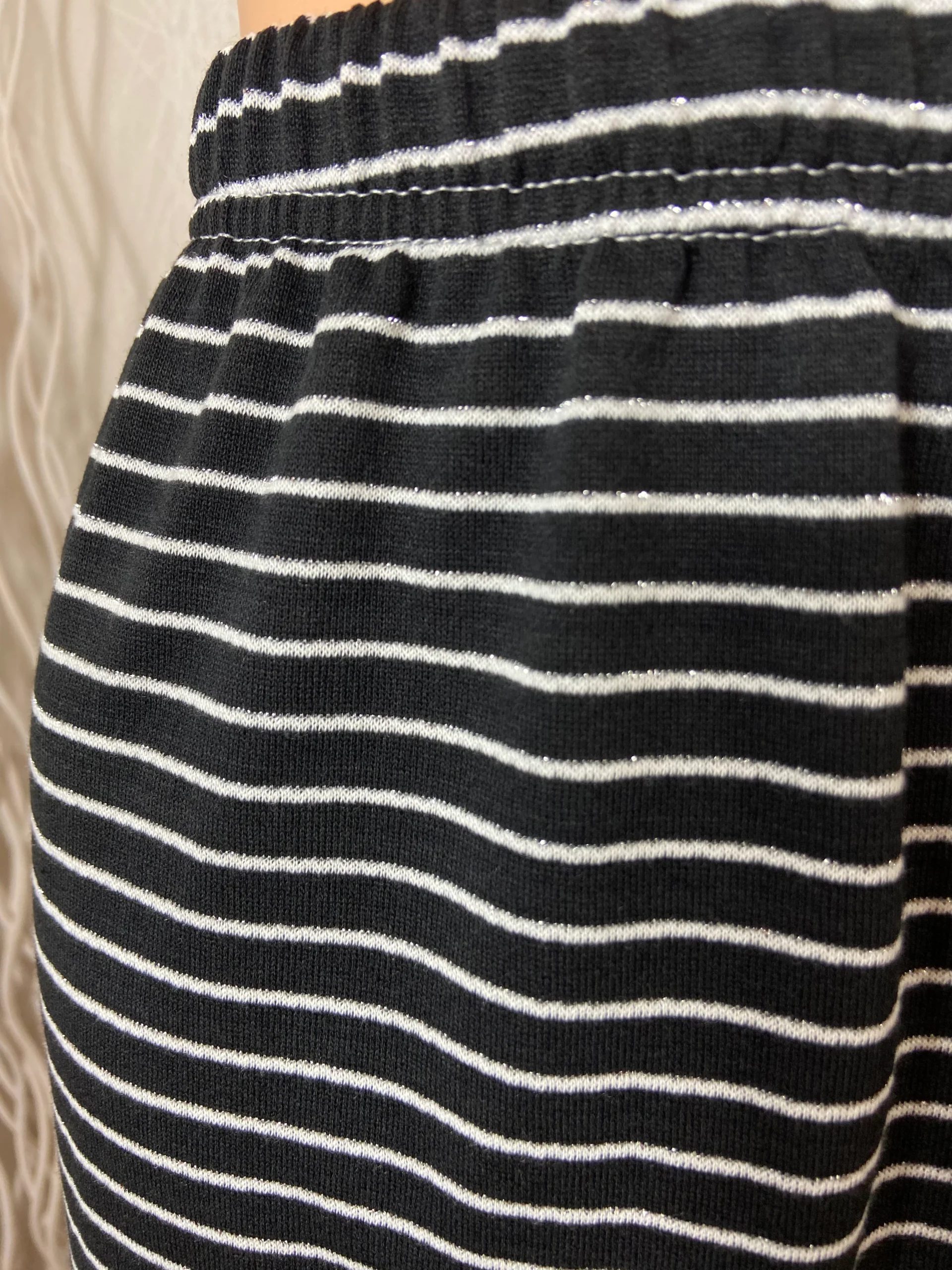 Jupe coton noire rayures argentées taille haute élastique Edmond Boublil – Image 3