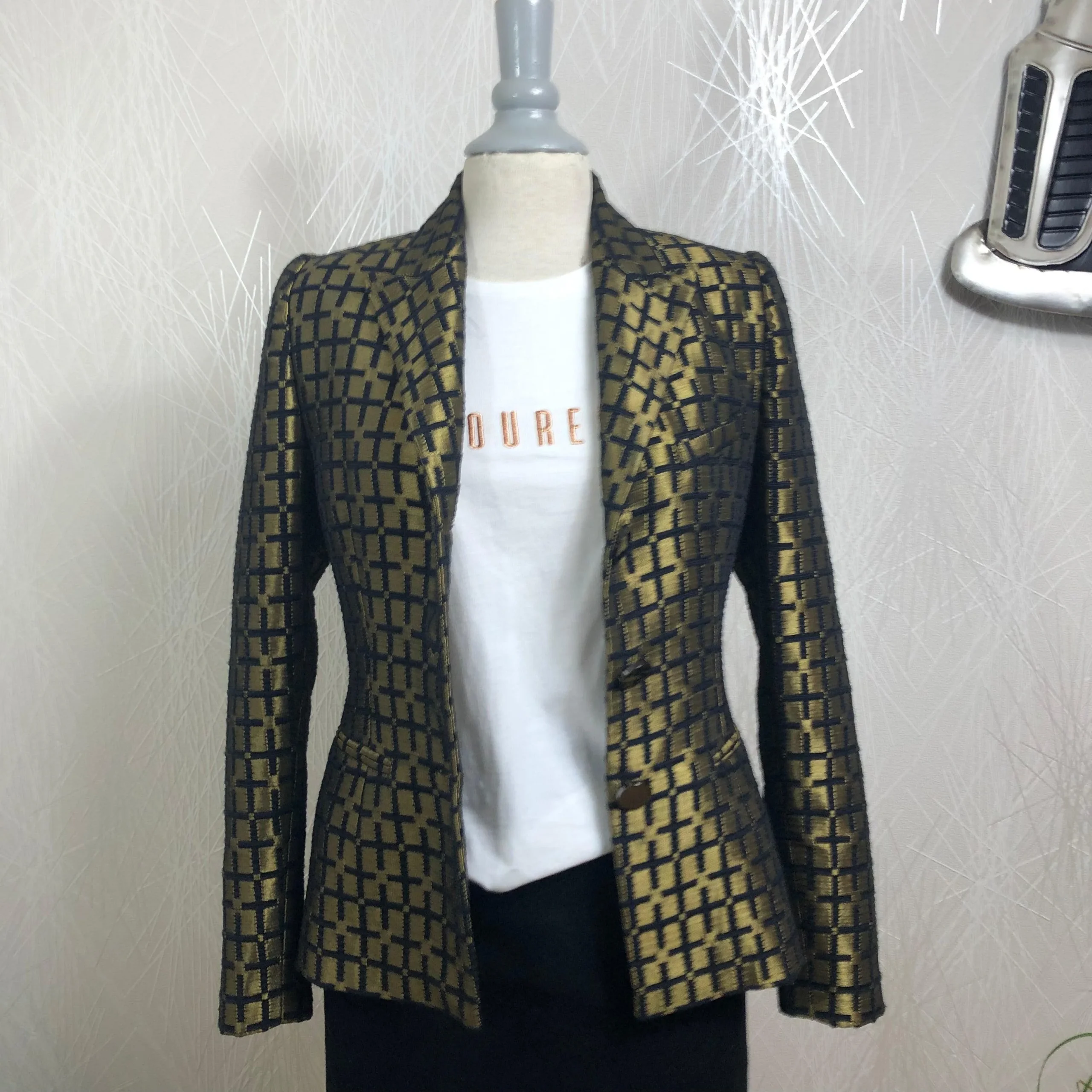 Veste blazer de créateur dorée et noire Tabala Paris – Image 9
