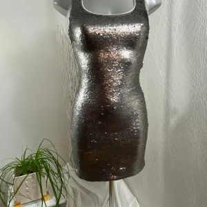 Robe doublée courte de cocktail à paillettes haut de gamme Pinko